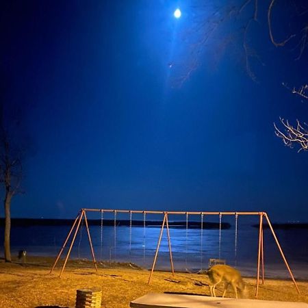 Cozy Home Lake Huron With Loft 2 Bedroom 1 Bathroom Au Gres Bagian luar foto