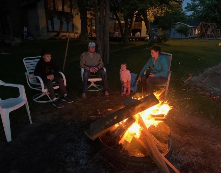 Cozy Home Lake Huron With Loft 2 Bedroom 1 Bathroom Au Gres Bagian luar foto