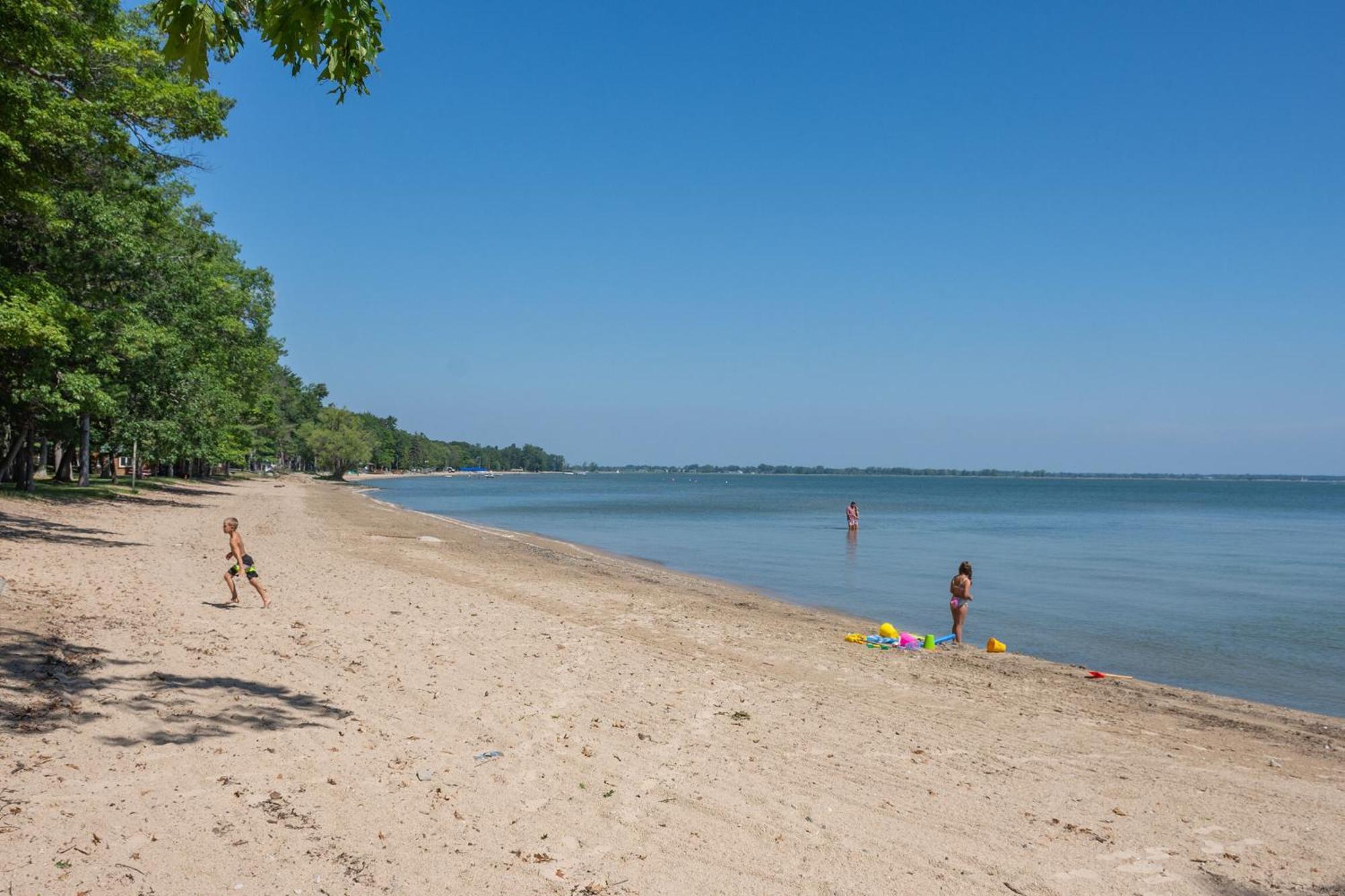 Cozy Home Lake Huron With Loft 2 Bedroom 1 Bathroom Au Gres Bagian luar foto